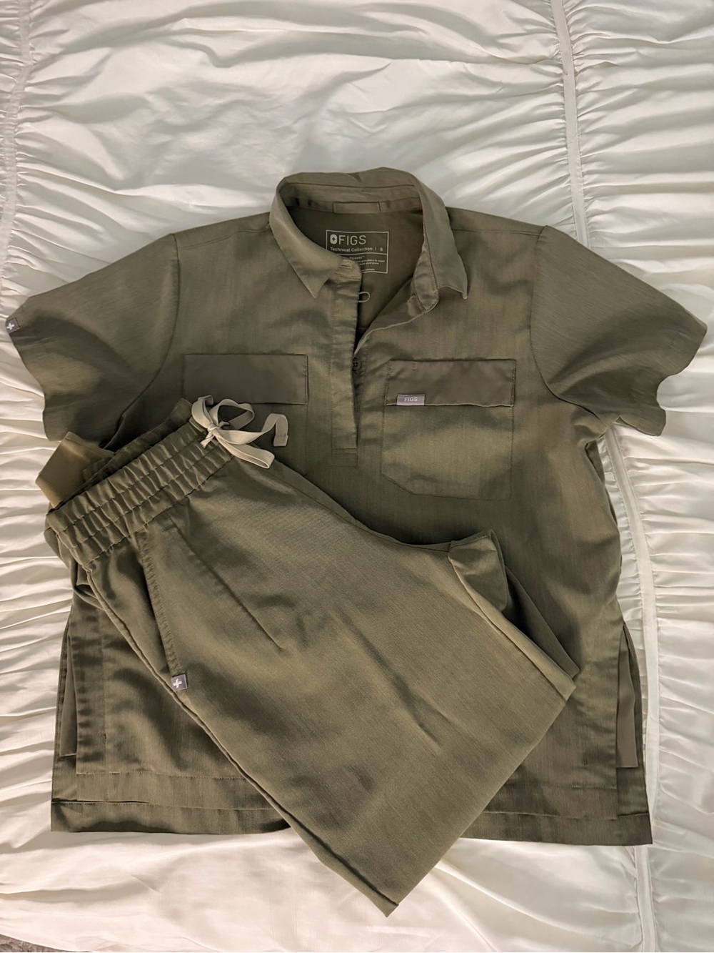 Figs Men's Olive Green Short-Sleeve Utility Shirt and joggers set